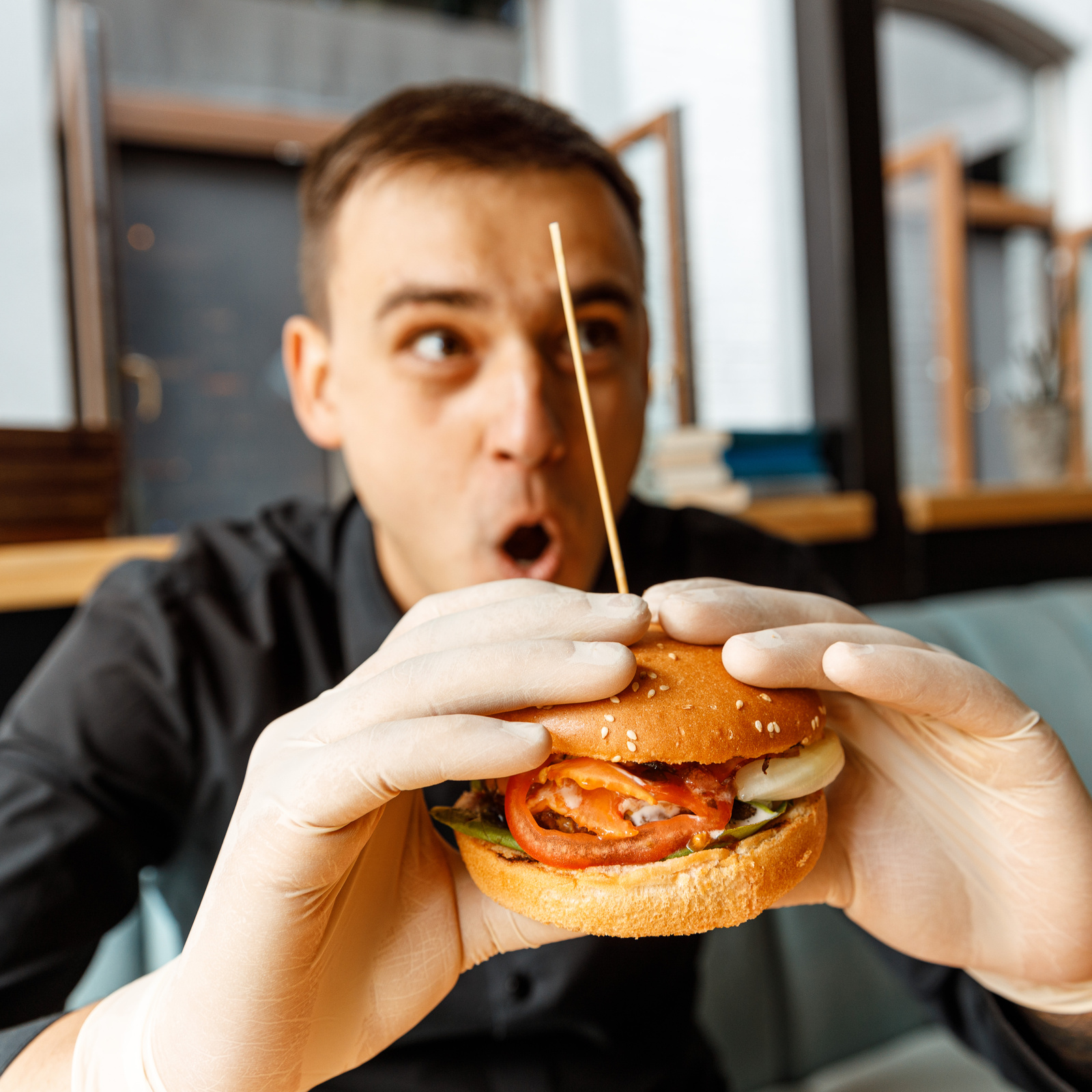 Guest with a burger — Food and Restaurant Photography, Brussels
