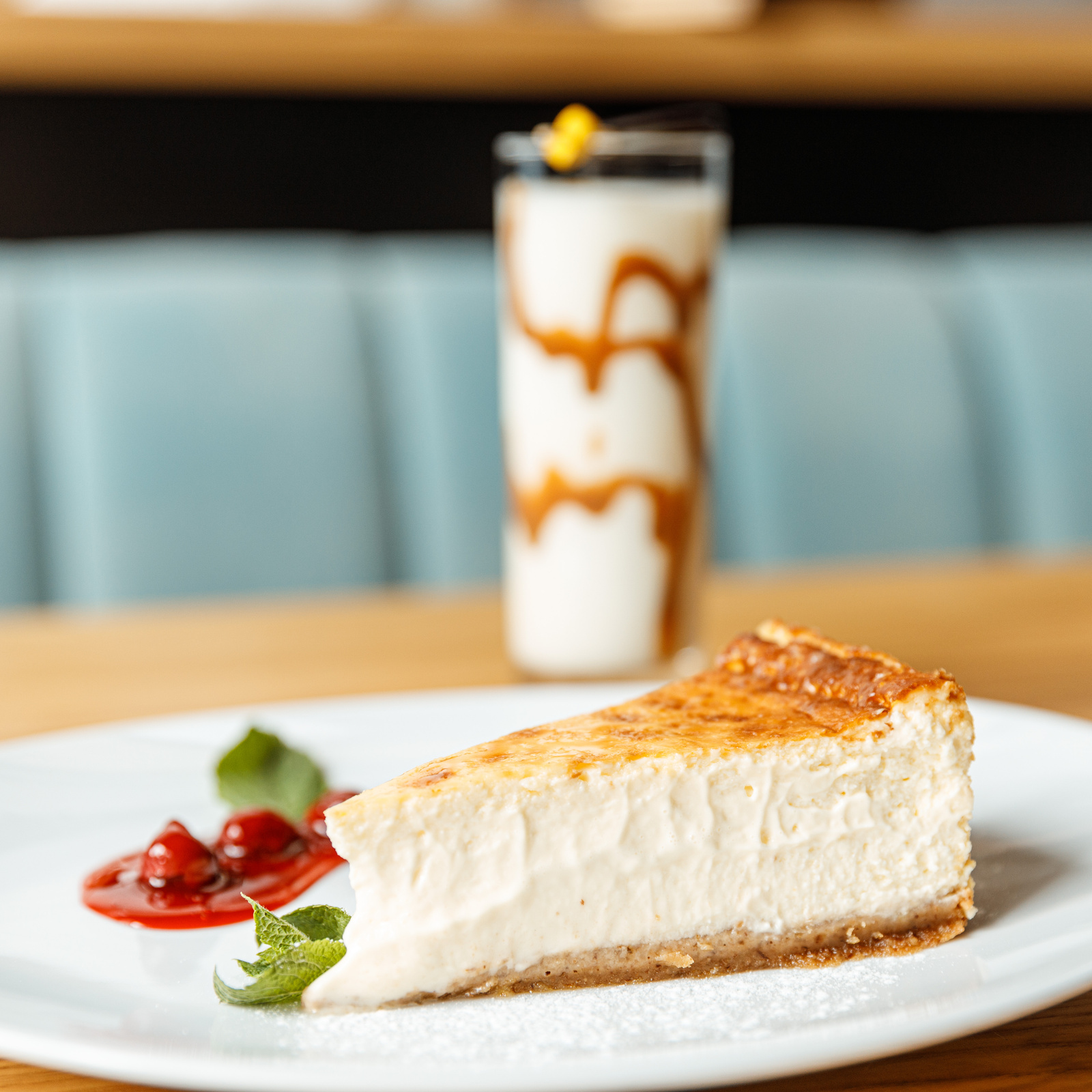 Cheesecake and milkshake — Food and Restaurant Photography, Brussels