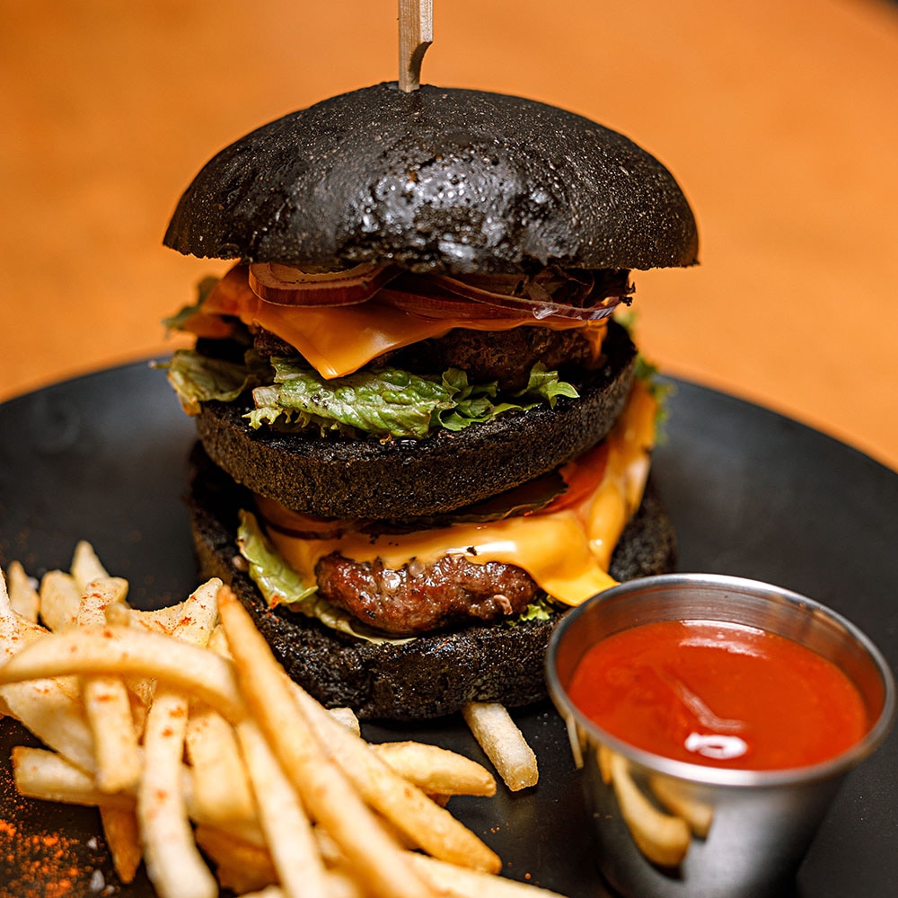 Black burger — Food and Restaurant Photography, Brussels